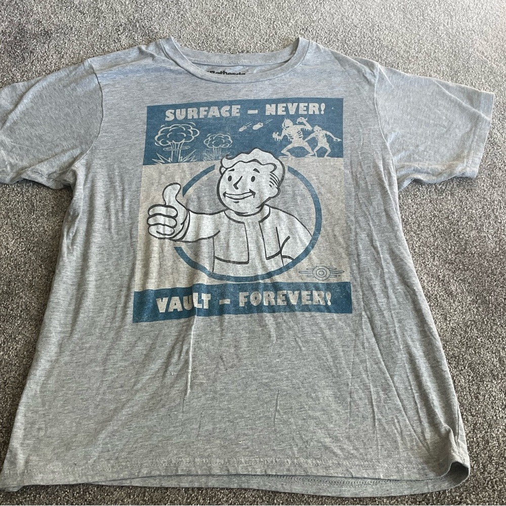 2016 Fall Out Video Game T Shirt Boys Large Bethesda Loot Crate Apocalypse